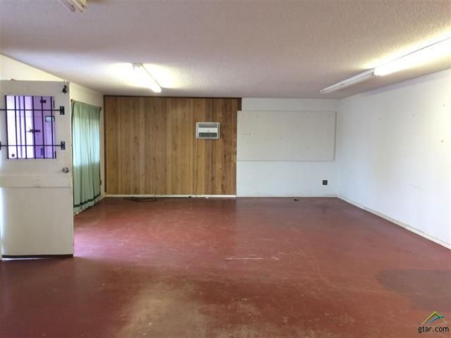 303 S Johnson St, Mineola, TX 75773